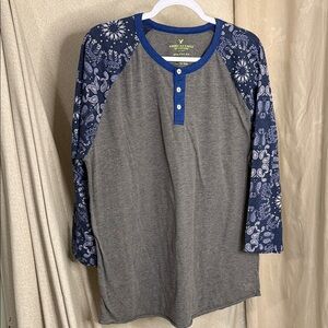 American Eagle Gray and Blue Athletic Fit Shirt